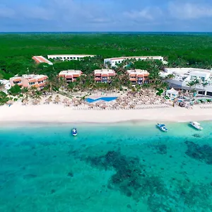 https://grand-oasis-tulum-akumal.quintano-roohotels.com